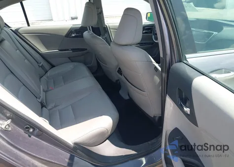 2016 Honda Accord Touring z USA, uszkodzony, nr VIN 1HGCR3F93GA027676